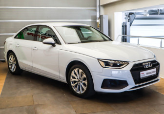 Подержанный автомобиль Audi A4 Sedan 2021 года (3 фото)