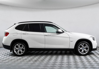 Подержанный автомобиль BMW X1 2011 года (4 фото)