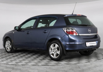 Подержанный автомобиль Opel Astra Hatchback 2011 года (4 фото)