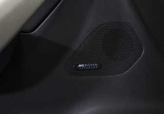 Подержанный автомобиль Jaguar F-Pace 2017 года (23 фото)