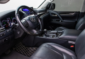 Подержанный автомобиль Lexus LX 2020 года (10 фото)
