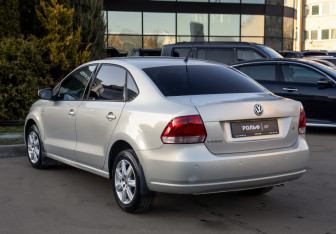 Подержанный автомобиль Volkswagen Polo Sedan 2011 года (5 фото)