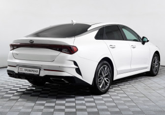 Подержанный автомобиль Kia K5 2021 года (5 фото)