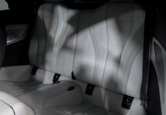 Подержанный автомобиль BMW M8 Convertible 2020 года (10 фото)