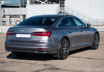 Подержанный автомобиль Audi A6 Sedan 2020 года (5 фото)