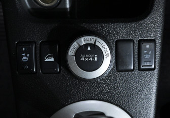 Подержанный автомобиль Nissan X-Trail 2011 года (16 фото)