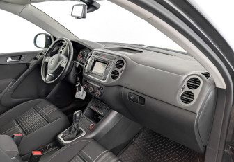 Подержанный автомобиль Volkswagen Tiguan 2016 года (11 фото)
