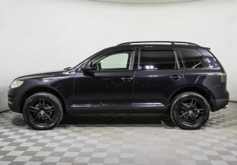 Подержанный автомобиль Volkswagen Touareg 2008 года (8 фото)