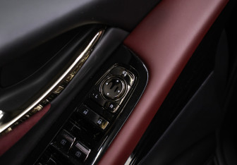 Подержанный автомобиль GAC M8 2023 года (27 фото)