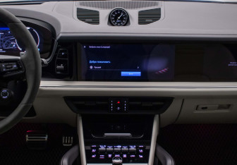 Подержанный автомобиль Porsche Cayenne 2023 года (14 фото)