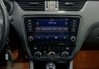 Подержанный автомобиль Skoda Octavia Liftback 2018 года (14 фото)