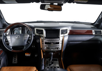 Подержанный автомобиль Lexus LX 2014 года (13 фото)