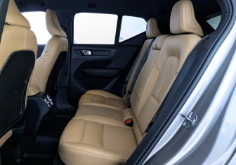 Подержанный автомобиль Volvo XC40 2021 года (18 фото)