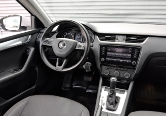 Подержанный автомобиль Skoda Octavia Liftback 2020 года (25 фото)