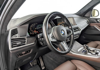 Подержанный автомобиль BMW X7 2021 года (16 фото)