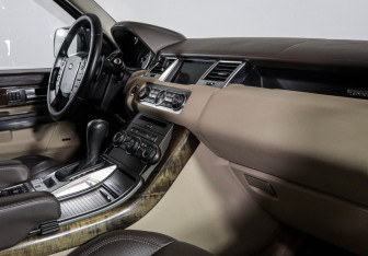 Подержанный автомобиль Land Rover Range Rover Sport 2012 года (9 фото)