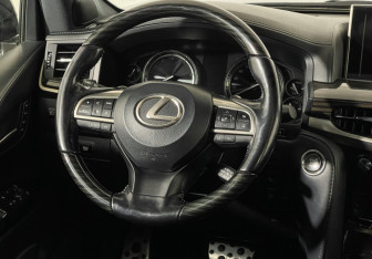 Подержанный автомобиль Lexus LX 2021 года (14 фото)