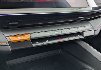 Подержанный автомобиль Changan UNI-V 2023 года (16 фото)