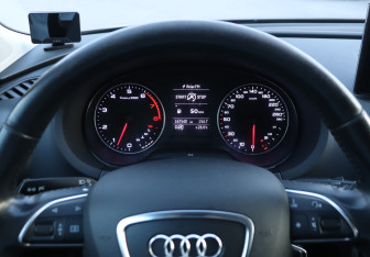 Подержанный автомобиль Audi A3 Hatchback 2015 года (11 фото)