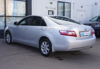 Подержанный автомобиль Toyota Camry Sedan 2011 года (7 фото)