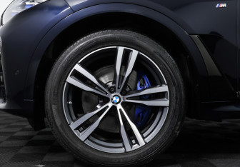 Подержанный автомобиль BMW X7 2020 года (32 фото)