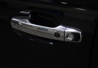 Подержанный автомобиль Toyota Land Cruiser Suv 2013 года (24 фото)