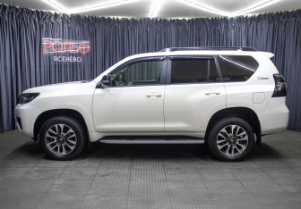 Подержанный автомобиль Toyota Land Cruiser Prado 2022 года (8 фото)