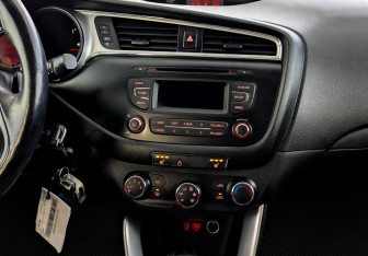 Подержанный автомобиль Kia Ceed Hatchback 2018 года (15 фото)