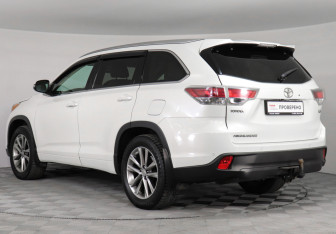 Подержанный автомобиль Toyota Highlander 2014 года (7 фото)