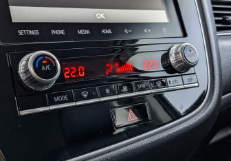 Подержанный автомобиль Mitsubishi Outlander 2020 года (25 фото)