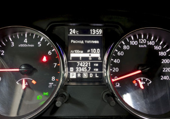 Подержанный автомобиль Nissan Qashqai 2012 года (24 фото)