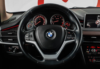 Подержанный автомобиль BMW X5 2014 года (11 фото)