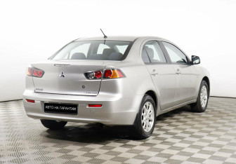 Подержанный автомобиль Mitsubishi Lancer Sedan 2013 года (3 фото)