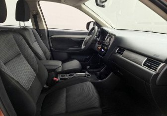 Подержанный автомобиль Mitsubishi Outlander 2012 года (9 фото)