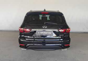 Подержанный автомобиль Infiniti QX60 2016 года (5 фото)