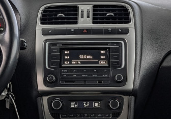 Подержанный автомобиль Volkswagen Polo Sedan 2016 года (17 фото)