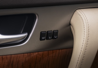 Подержанный автомобиль Infiniti QX70 2014 года (18 фото)