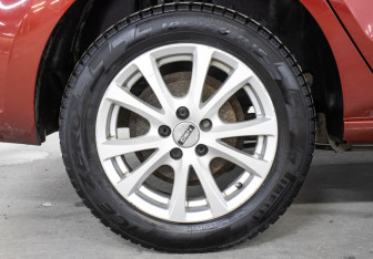 Подержанный автомобиль Volkswagen Polo Sedan 2013 года (23 фото)