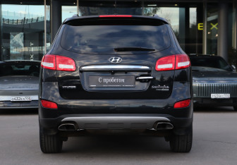 Подержанный автомобиль Hyundai Santa Fe 2011 года (6 фото)