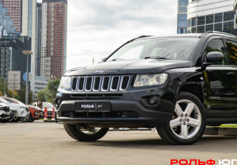Подержанный автомобиль Jeep Compass 2012 года (17 фото)