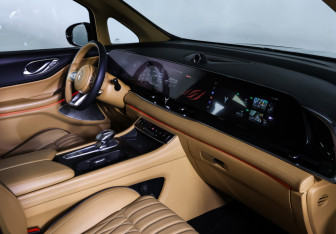 Подержанный автомобиль Voyah Dream 2023 года (11 фото)