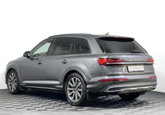 Подержанный автомобиль Audi Q7 2021 года (7 фото)