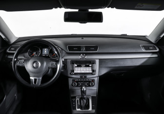 Подержанный автомобиль Volkswagen Passat Sedan 2011 года (17 фото)