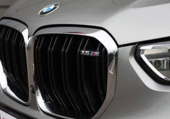 Подержанный автомобиль BMW X5 M 2020 года (28 фото)