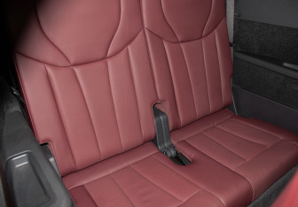 Подержанный автомобиль Hongqi E-HS9 2022 года (13 фото)