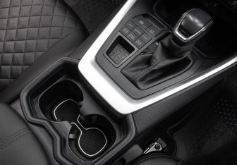 Подержанный автомобиль Toyota RAV4 2021 года (17 фото)