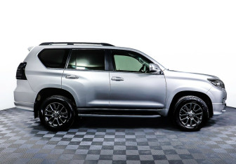 Подержанный автомобиль Toyota Land Cruiser Prado 2019 года (4 фото)