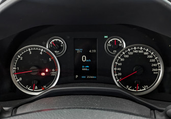 Подержанный автомобиль Toyota Land Cruiser Suv 2022 года (16 фото)