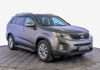 Подержанный автомобиль Kia Sorento 2016 года (3 фото)