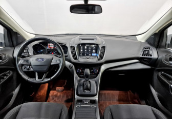 Подержанный автомобиль Ford Kuga 2018 года (14 фото)